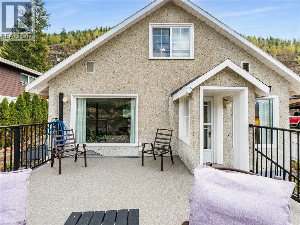 2257 Daniel Street, Trail